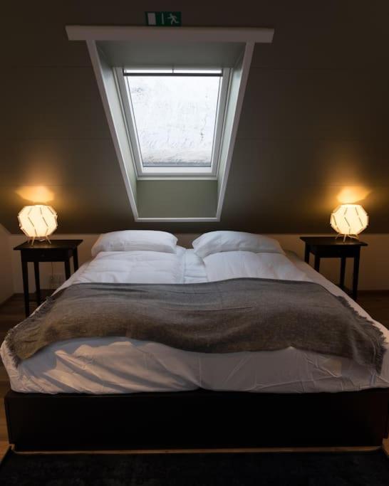 Ferienwohnung Scenic Penthouse - Ocean View & Skylight Windows Siglufjordur Exterior foto