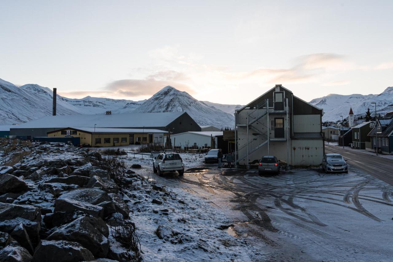 Ferienwohnung Scenic Penthouse - Ocean View & Skylight Windows Siglufjordur Exterior foto