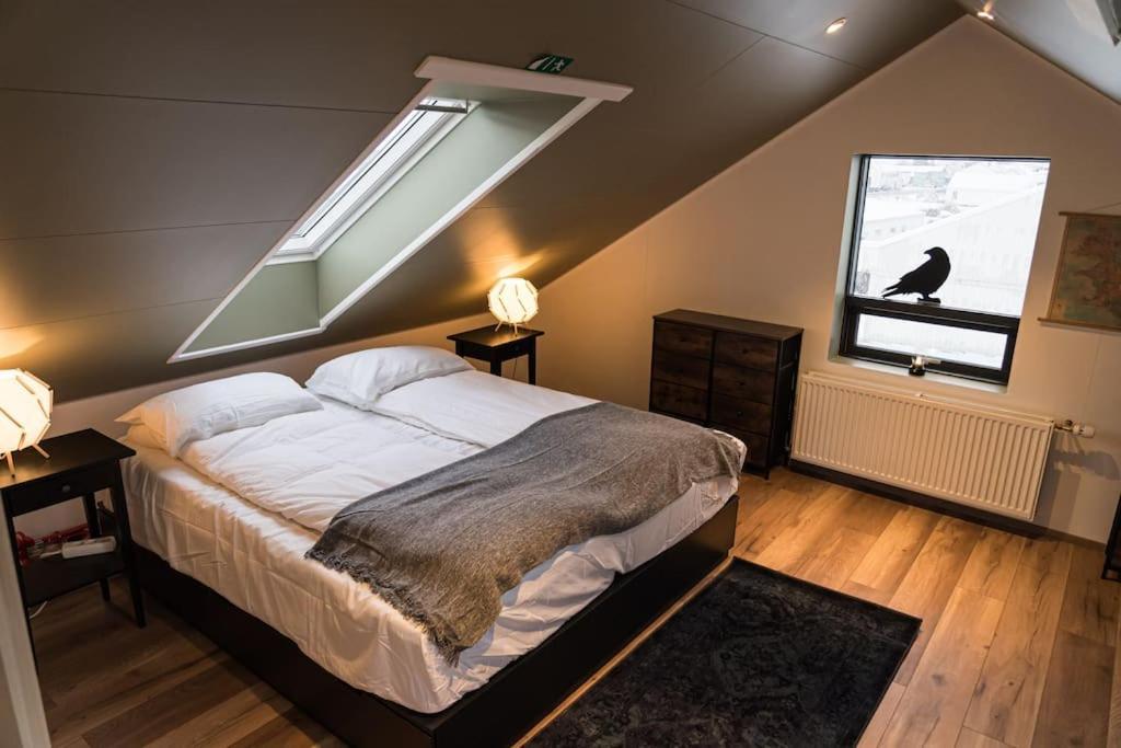 Ferienwohnung Scenic Penthouse - Ocean View & Skylight Windows Siglufjordur Exterior foto