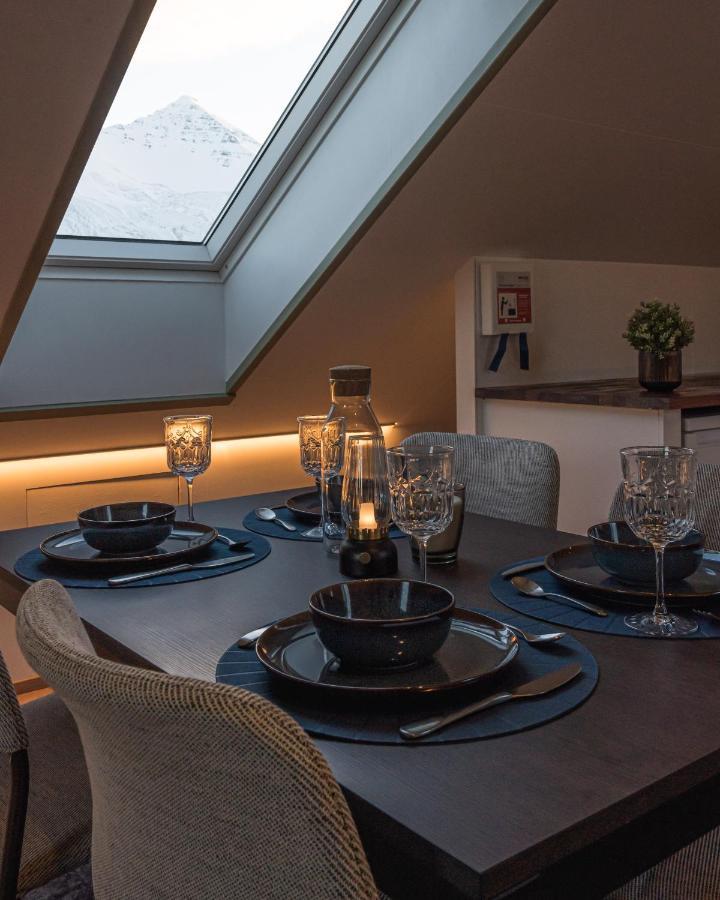 Ferienwohnung Scenic Penthouse - Ocean View & Skylight Windows Siglufjordur Exterior foto